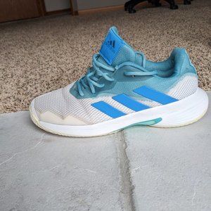 Adidas Size 9 Athletic Shoe